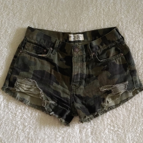 Free People Pants - We the Free Camouflage Distressed Shorts NWT